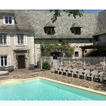 Casa de Férias à En Aubrac Avec Piscine