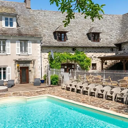 A En Aubrac Avec Piscine *